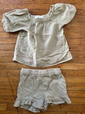 Kids Matching Set - light green Gauze Top & Ruffle Shorts